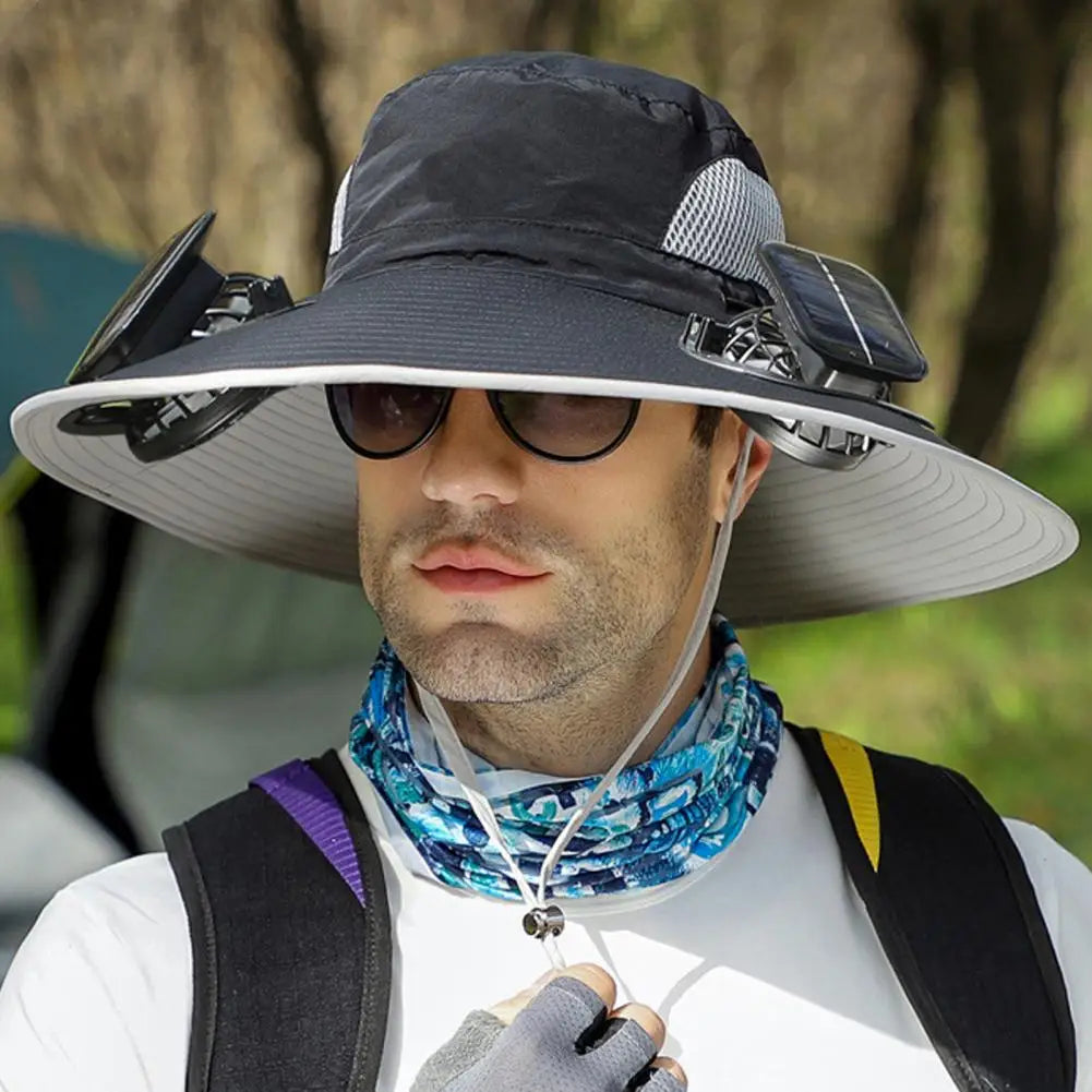 Voyera – Chapeau de soleil outdoor avec double ventilation – Large bord anti-UV, charge solaire ou USB, sangle coupe-vent